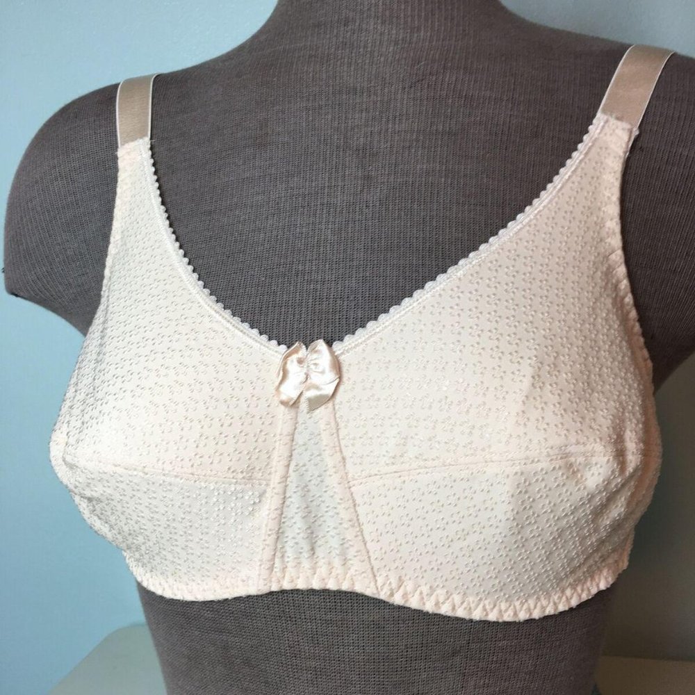 Classique #771 Mastectomy Bra 38A Light Peach